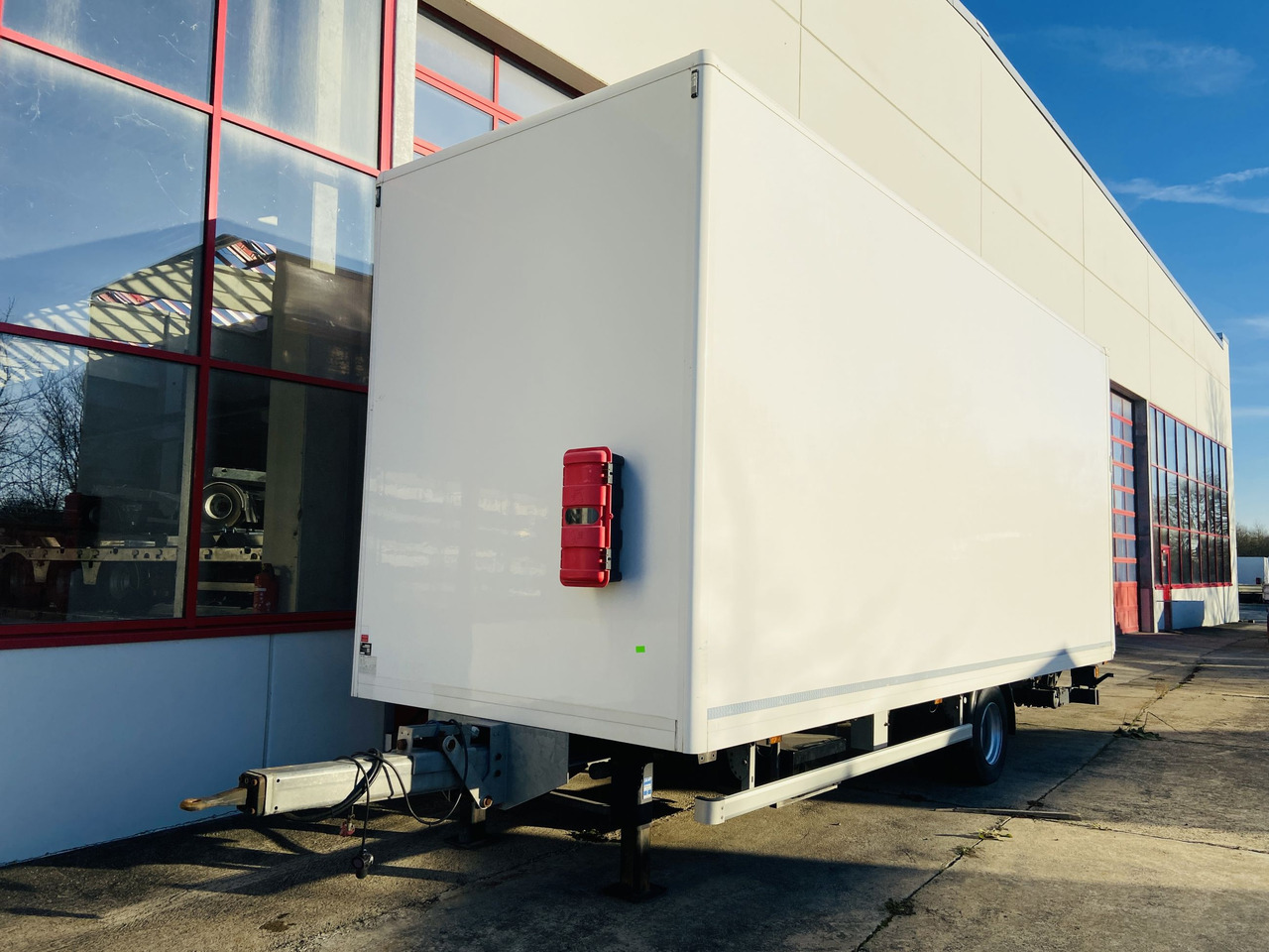 Ackermann Z-KA-F10.5/7,5 1 Achs Kofferanhänger mit Ladebordwand 10,5 t GG - Ρυμούλκα κόφα: φωτογραφία 3 Ackermann Z-KA-F10.5/7,5 1 Achs Kofferanhänger mit Ladebordwand 10,5 t GG - Ρυμούλκα κόφα: φωτογραφία 3