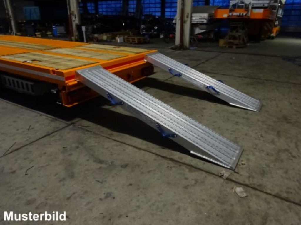 Möslein ST 3 Plato 8,7 3 Achs Satteltieflader Plato 45 t GGfür Fertigteile, Baumaschinen - Επικαθήμενο με χαμηλό δάπεδο: φωτογραφία 2 Möslein ST 3 Plato 8,7 3 Achs Satteltieflader Plato 45 t GGfür Fertigteile, Baumaschinen - Επικαθήμενο με χαμηλό δάπεδο: φωτογραφία 2