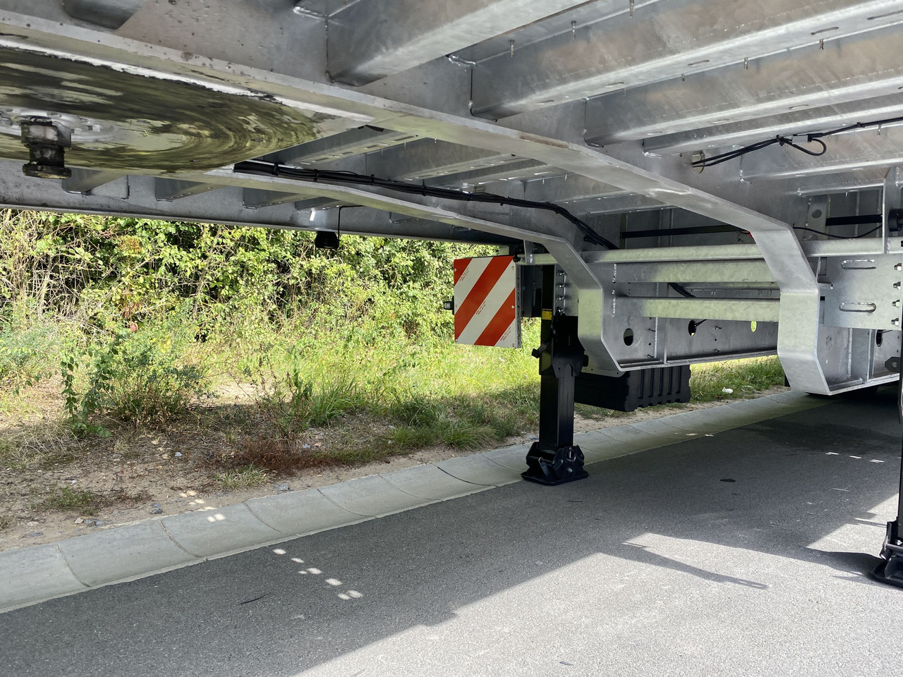 Möslein ST 3-Plato 9,4 3 Achs Satteltieflader Plato 45 t GGfür Fertigteile, Baumaschinen oder Container - Επικαθήμενο πλατφόρμα/ Καρότσα: φωτογραφία 5 Möslein ST 3-Plato 9,4 3 Achs Satteltieflader Plato 45 t GGfür Fertigteile, Baumaschinen oder Container - Επικαθήμενο πλατφόρμα/ Καρότσα: φωτογραφία 5