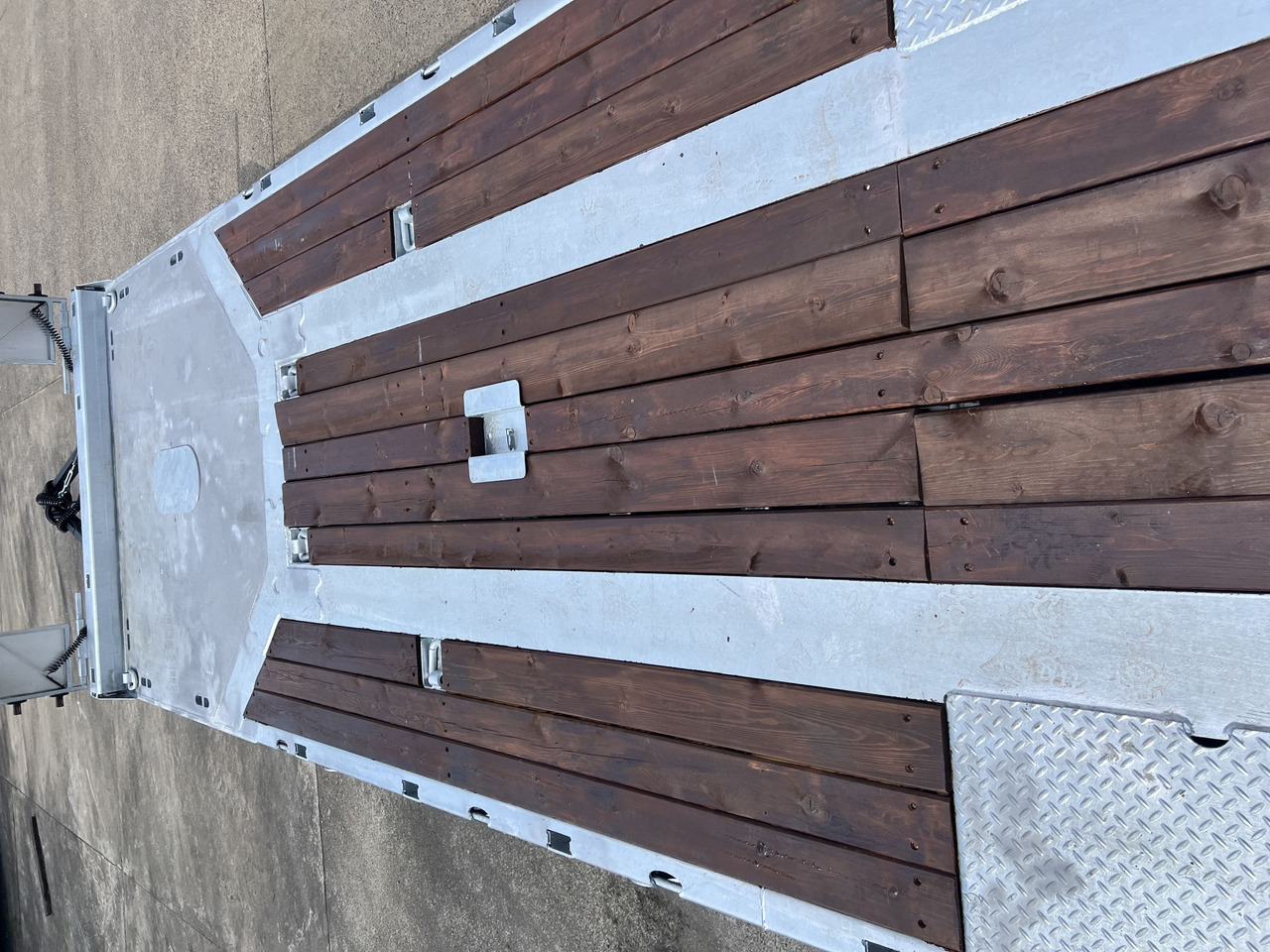 Möslein T 3-8,20 P VB H1 3 Achs Tieflader mit gerader Ladefläche 8,20 m, Neufahrzeug - Ρυμούλκα με χαμηλό δάπεδο: φωτογραφία 2 Möslein T 3-8,20 P VB H1 3 Achs Tieflader mit gerader Ladefläche 8,20 m, Neufahrzeug - Ρυμούλκα με χαμηλό δάπεδο: φωτογραφία 2