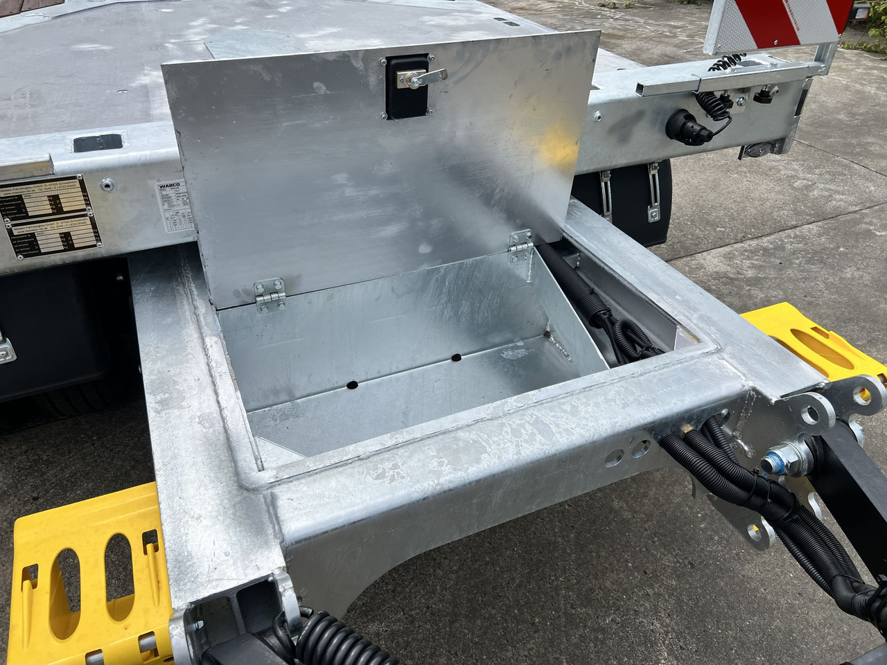 Möslein T 3-9,20 F 3 Achs Tieflader mit gerader Ladefläche 9 m, Neufahrzeug - Ρυμούλκα με χαμηλό δάπεδο: φωτογραφία 3 Möslein T 3-9,20 F 3 Achs Tieflader mit gerader Ladefläche 9 m, Neufahrzeug - Ρυμούλκα με χαμηλό δάπεδο: φωτογραφία 3