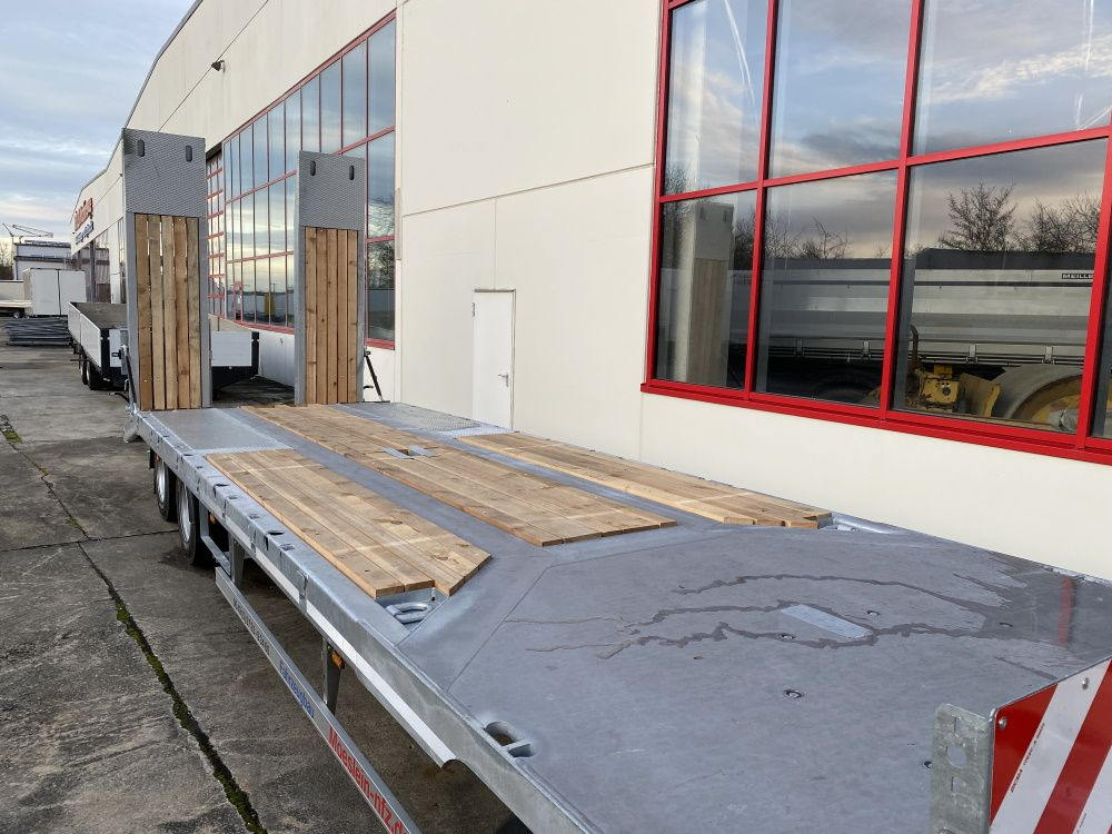 Möslein T 3-9,20 F Blatt 3 Achs Tieflader mit gerader Ladefläche 9 m, Neufahrzeug - Ρυμούλκα με χαμηλό δάπεδο: φωτογραφία 2 Möslein T 3-9,20 F Blatt 3 Achs Tieflader mit gerader Ladefläche 9 m, Neufahrzeug - Ρυμούλκα με χαμηλό δάπεδο: φωτογραφία 2