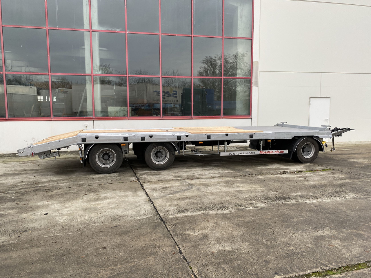 Möslein T 3-P9,2 OR 3 Achs Tieflader gerader Ladefläche 9 m, Neufahrzeug - Ρυμούλκα με χαμηλό δάπεδο: φωτογραφία 5 Möslein T 3-P9,2 OR 3 Achs Tieflader gerader Ladefläche 9 m, Neufahrzeug - Ρυμούλκα με χαμηλό δάπεδο: φωτογραφία 5