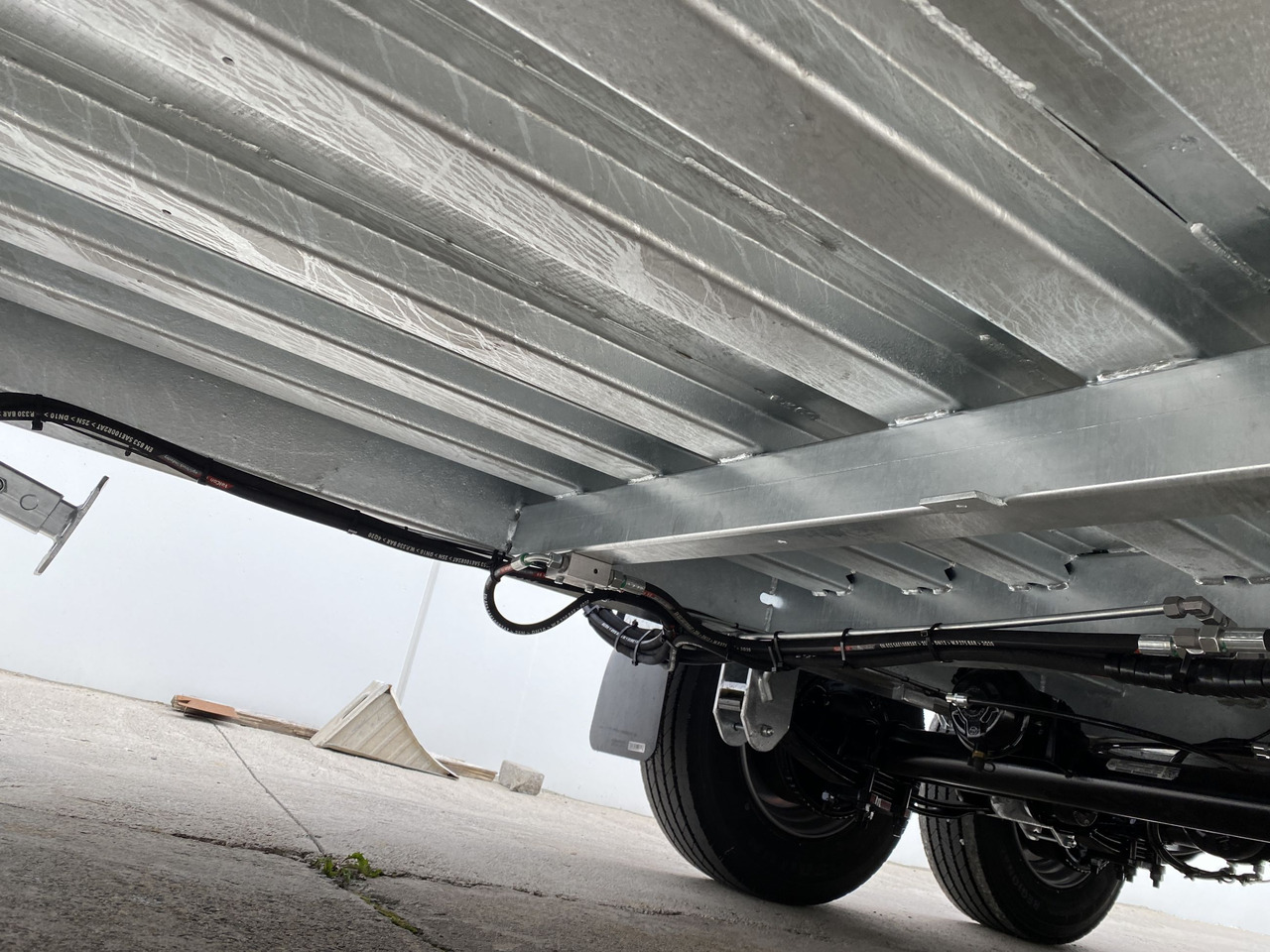 Möslein TT 11-E6x2 hydr. Rampen Tieflader für Fräsen breiten hydraulischen Rampen, Neu - Ρυμούλκα με χαμηλό δάπεδο: φωτογραφία 4 Möslein TT 11-E6x2 hydr. Rampen Tieflader für Fräsen breiten hydraulischen Rampen, Neu - Ρυμούλκα με χαμηλό δάπεδο: φωτογραφία 4