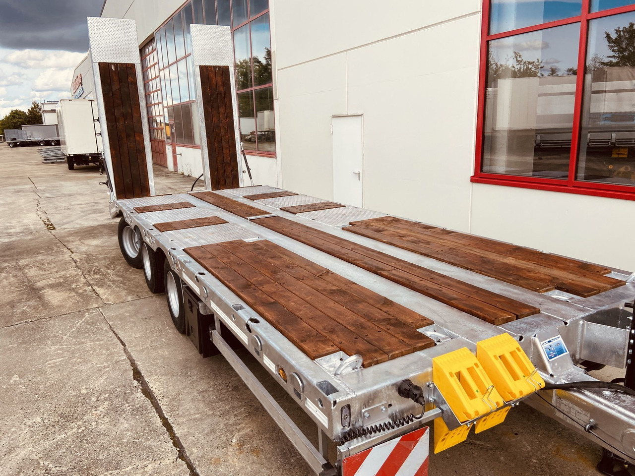 Möslein TT 31 31 t Tridem- Tieflader 3 Achs, 8 m LadeflächeNeufahrzeug - Ρυμούλκα με χαμηλό δάπεδο: φωτογραφία 3 Möslein TT 31 31 t Tridem- Tieflader 3 Achs, 8 m LadeflächeNeufahrzeug - Ρυμούλκα με χαμηλό δάπεδο: φωτογραφία 3