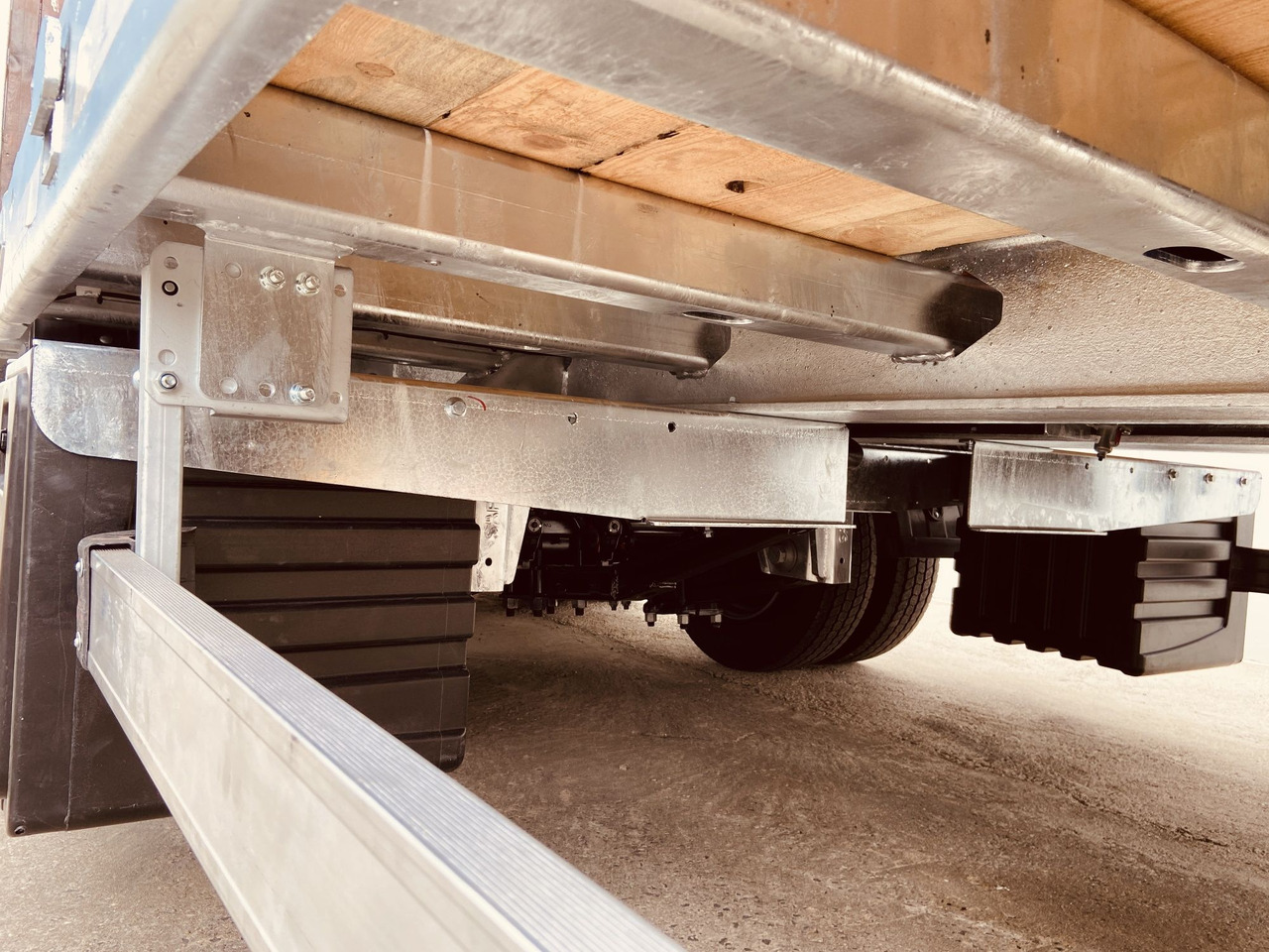 Καινούριο Ρυμούλκα με χαμηλό δάπεδο για τη μεταφορά βαρέως εξοπλισμού Möslein TT 31 31 t Tridem- Tieflader 3 Achs, 8 m LadeflächeNeufahrzeug: φωτογραφία 11 Καινούριο Ρυμούλκα με χαμηλό δάπεδο για τη μεταφορά βαρέως εξοπλισμού Möslein TT 31 31 t Tridem- Tieflader 3 Achs, 8 m LadeflächeNeufahrzeug: φωτογραφία 11