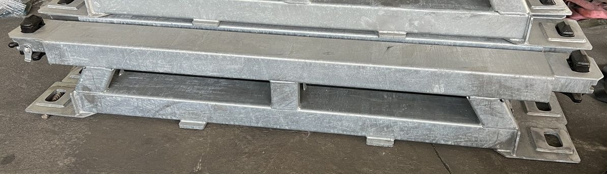 Müller Mitteltal Ausgleichsbock für Satteltieflader incl. Conatinerverschlüssen - Επικαθήμενο με χαμηλό δάπεδο: φωτογραφία 1 Müller Mitteltal Ausgleichsbock für Satteltieflader incl. Conatinerverschlüssen - Επικαθήμενο με χαμηλό δάπεδο: φωτογραφία 1