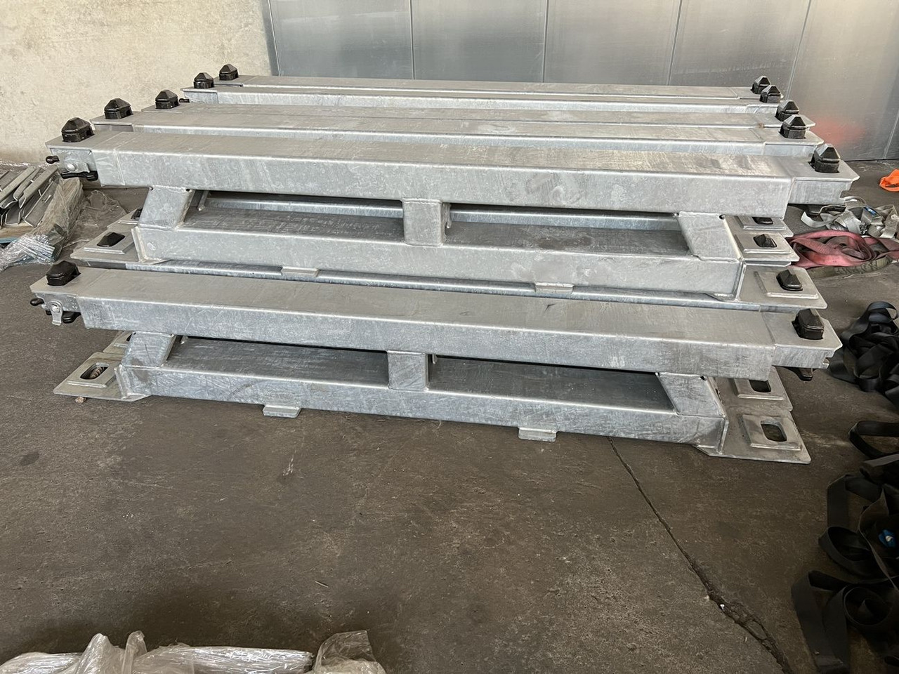 Müller Mitteltal Ausgleichsbock für Satteltieflader incl. Conatinerverschlüssen - Επικαθήμενο με χαμηλό δάπεδο: φωτογραφία 2 Müller Mitteltal Ausgleichsbock für Satteltieflader incl. Conatinerverschlüssen - Επικαθήμενο με χαμηλό δάπεδο: φωτογραφία 2