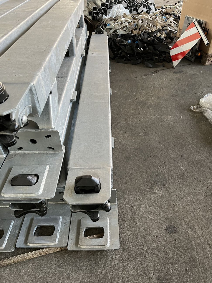 Müller Mitteltal Ausgleichsbock für Satteltieflader incl. Conatinerverschlüssen - Επικαθήμενο με χαμηλό δάπεδο: φωτογραφία 3 Müller Mitteltal Ausgleichsbock für Satteltieflader incl. Conatinerverschlüssen - Επικαθήμενο με χαμηλό δάπεδο: φωτογραφία 3