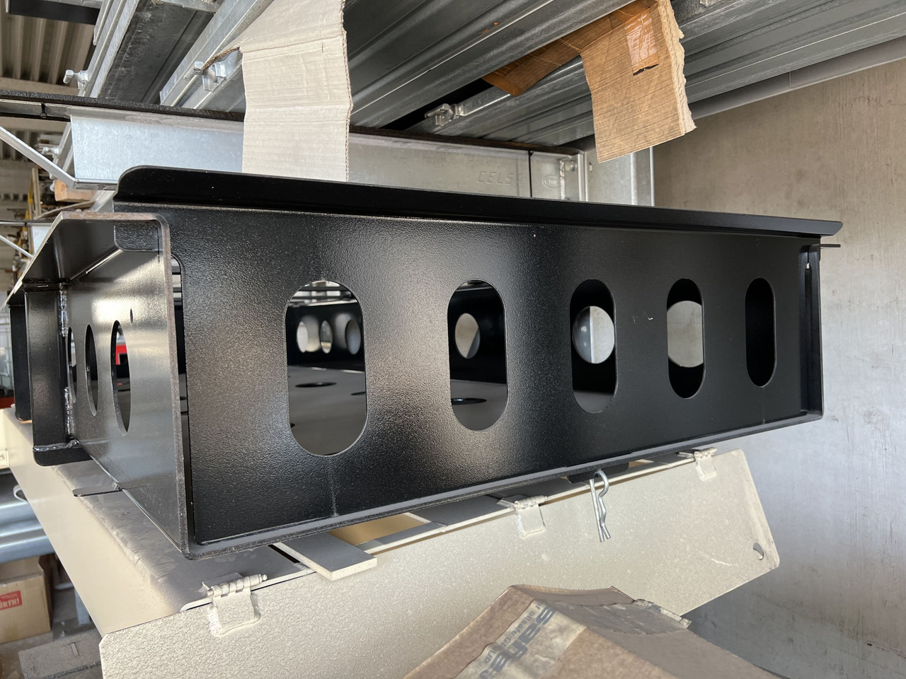 Müller Mitteltal Staufach für Alu- Rampen - Επικαθήμενο με χαμηλό δάπεδο: φωτογραφία 1 Müller Mitteltal Staufach für Alu- Rampen - Επικαθήμενο με χαμηλό δάπεδο: φωτογραφία 1