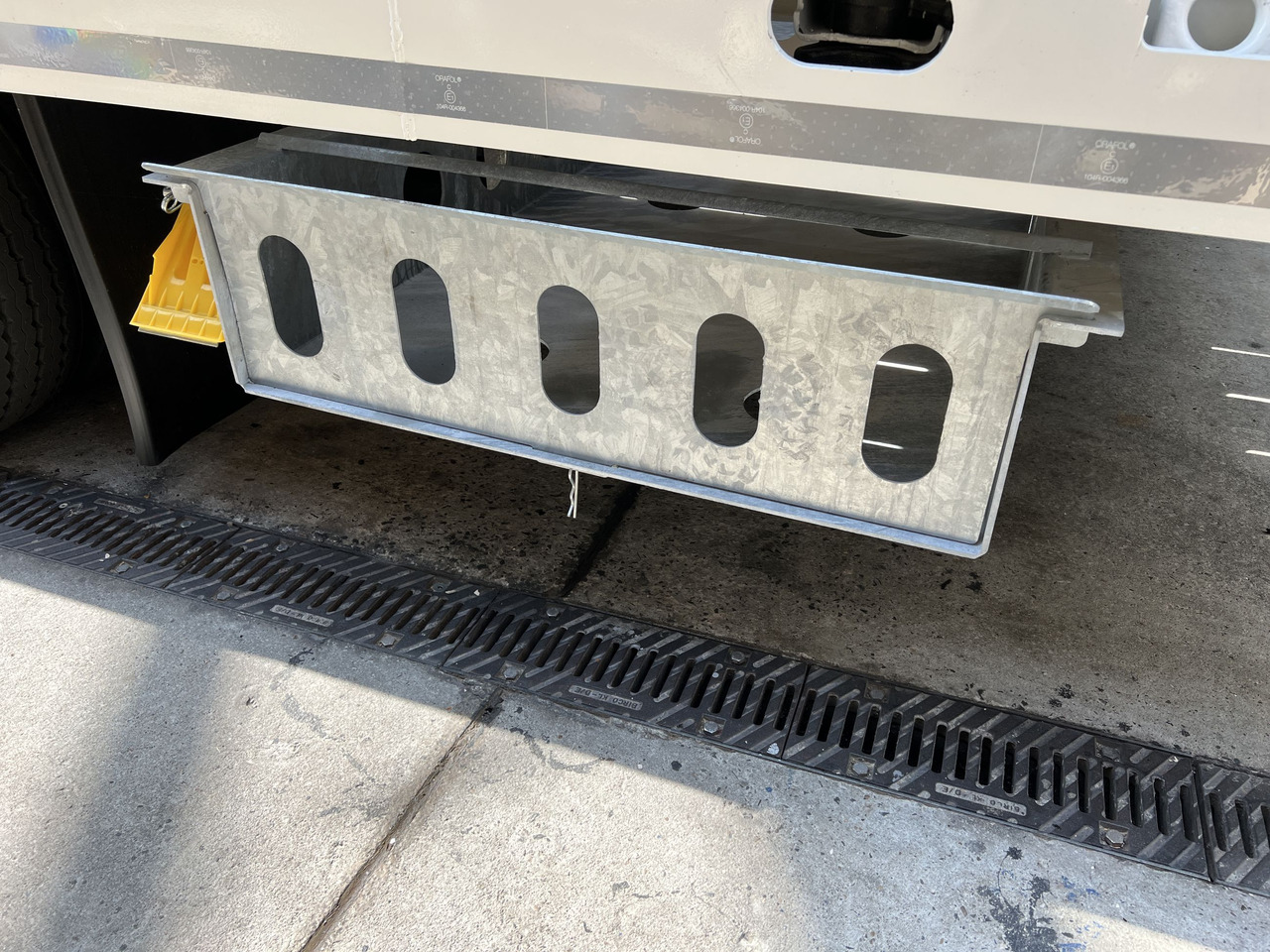 Müller Mitteltal Staufach für Alu- Rampen - Επικαθήμενο με χαμηλό δάπεδο: φωτογραφία 2 Müller Mitteltal Staufach für Alu- Rampen - Επικαθήμενο με χαμηλό δάπεδο: φωτογραφία 2