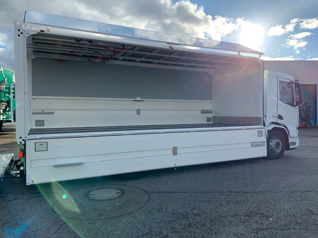 DAF FA XD 370 zikun Swing-Board-Aufbau - Φορτηγό για τη μεταφορά ποτών: φωτογραφία 4 DAF FA XD 370 zikun Swing-Board-Aufbau - Φορτηγό για τη μεταφορά ποτών: φωτογραφία 4