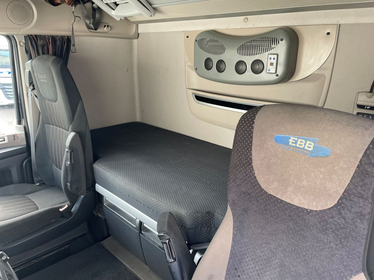 Φορτηγό ξυλείας, Φορτηγό με γερανό DAF FAT XF 530 SSC, Holztransport, Greifer mit Säge: φωτογραφία 8