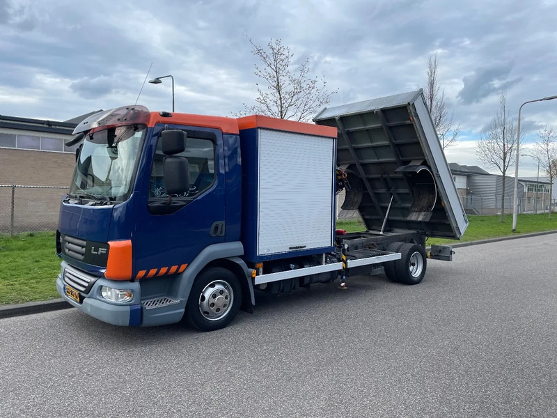 DAF LF 45 kipper + crane - Φορτηγό ανατρεπόμενο, Φορτηγό με γερανό: φωτογραφία 1 DAF LF 45 kipper + crane - Φορτηγό ανατρεπόμενο, Φορτηγό με γερανό: φωτογραφία 1