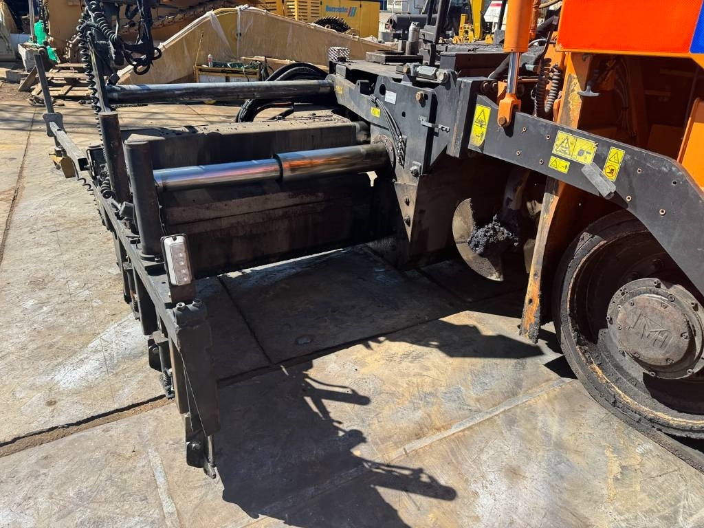 Διαστρωτήρας ασφάλτου CAT AP 555 E: φωτογραφία 10