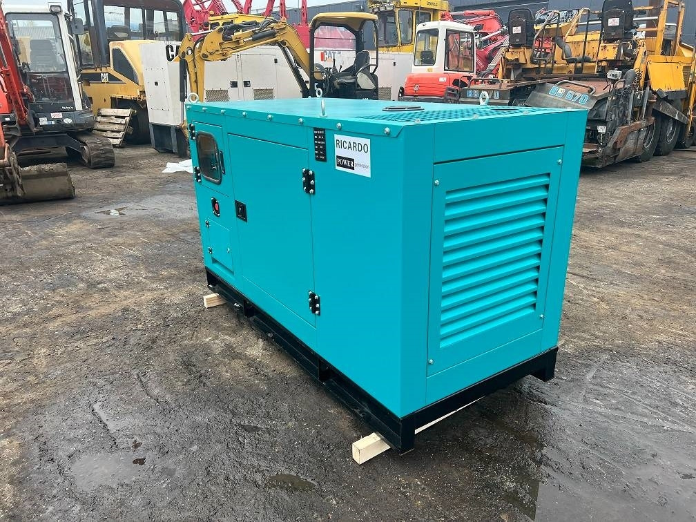 Ricardo 20KVA 16KW SILENT GENERATOR 3 PHASE 50HZ 400V NEW - Βιομηχανική γεννήτρια: φωτογραφία 3 Ricardo 20KVA 16KW SILENT GENERATOR 3 PHASE 50HZ 400V NEW - Βιομηχανική γεννήτρια: φωτογραφία 3