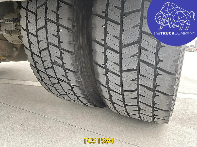 Renault D 210 - Φορτηγό κόφα: φωτογραφία 4 Renault D 210 - Φορτηγό κόφα: φωτογραφία 4