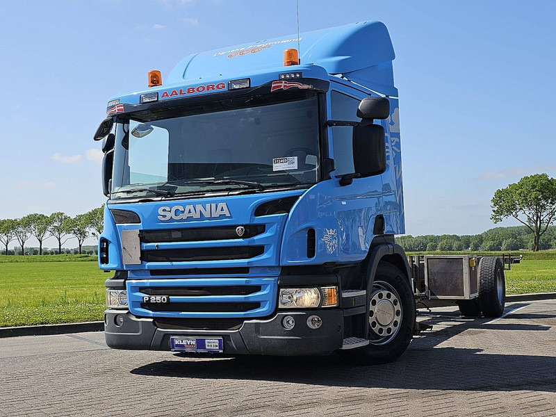 Scania P250 310TKM AIRCO WB560 - Φορτηγό σασί: φωτογραφία 1 Scania P250 310TKM AIRCO WB560 - Φορτηγό σασί: φωτογραφία 1