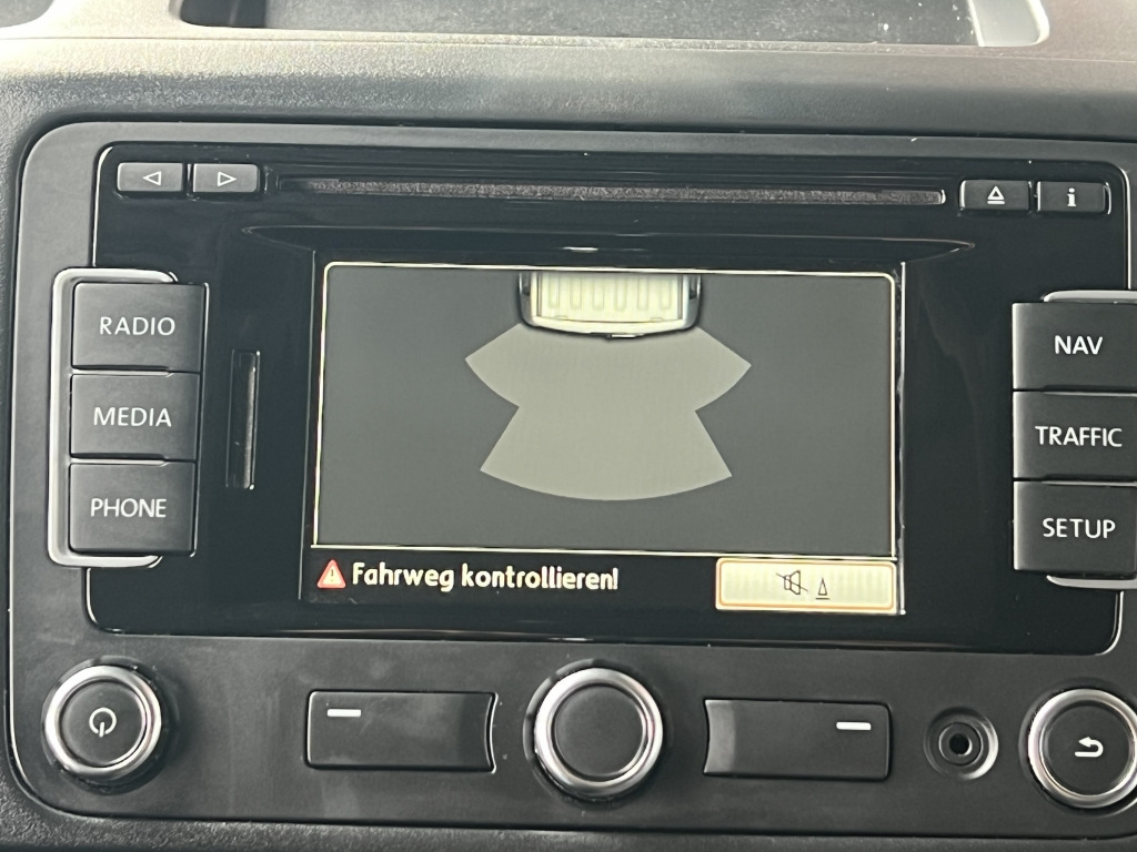 VW T5 Kombi 2,0 TDI BlueMotion Klima 9-Sitzer - Αυτοκίνητο: φωτογραφία 4 VW T5 Kombi 2,0 TDI BlueMotion Klima 9-Sitzer - Αυτοκίνητο: φωτογραφία 4