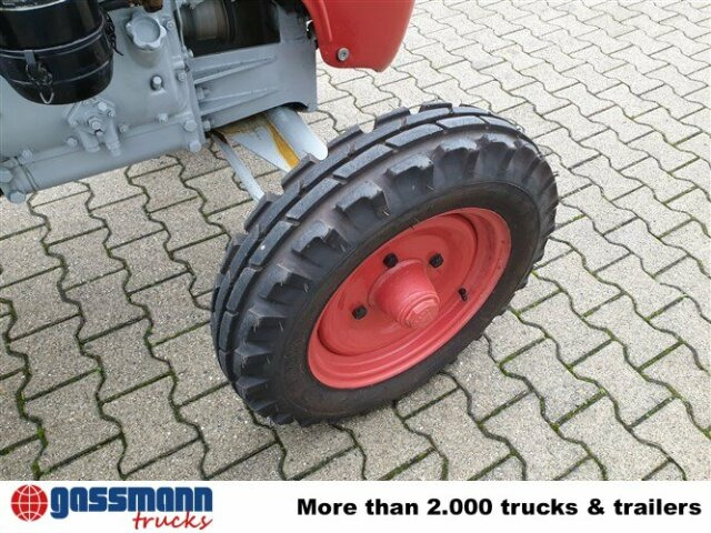 Traktor DL25 - Τρακτέρ: φωτογραφία 4 Traktor DL25 - Τρακτέρ: φωτογραφία 4