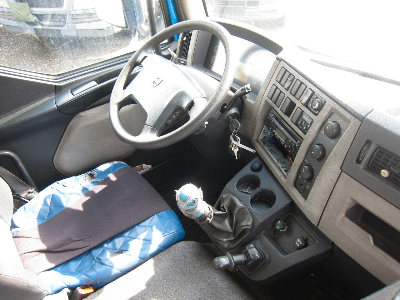 Φορτηγό κόφα Volvo FL 240 12T Koffer KBW Manual: φωτογραφία 6 Φορτηγό κόφα Volvo FL 240 12T Koffer KBW Manual: φωτογραφία 6