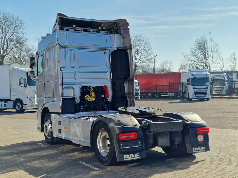 DAF XF 440 SpaceCab 4x2 - Full spoiler - Alloy wheels - Air horn - Light bar - Τράκτορας: φωτογραφία 5 DAF XF 440 SpaceCab 4x2 - Full spoiler - Alloy wheels - Air horn - Light bar - Τράκτορας: φωτογραφία 5