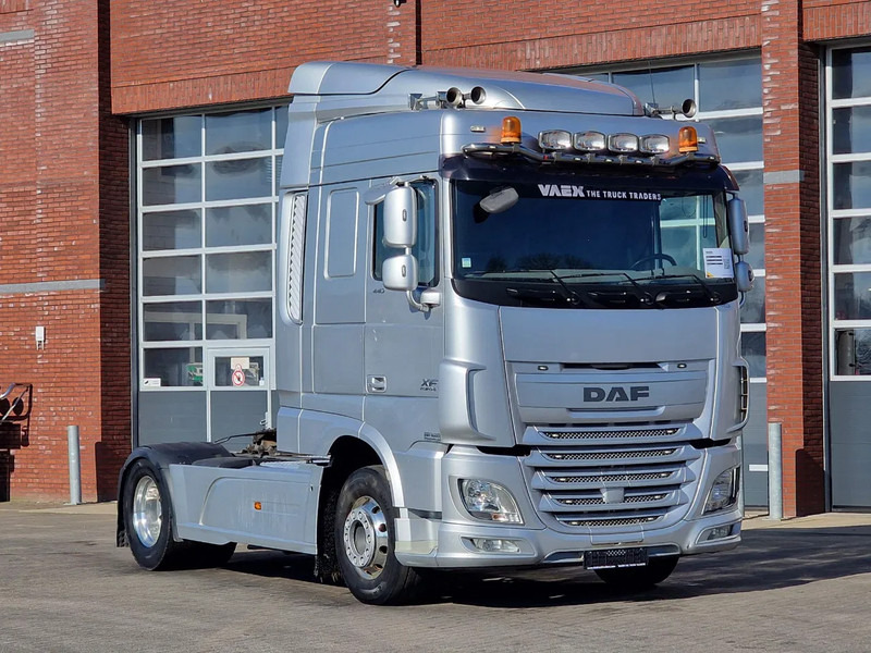 DAF XF 440 SpaceCab 4x2 - Full spoiler - Alloy wheels - Air horn - Light bar - Τράκτορας: φωτογραφία 1 DAF XF 440 SpaceCab 4x2 - Full spoiler - Alloy wheels - Air horn - Light bar - Τράκτορας: φωτογραφία 1