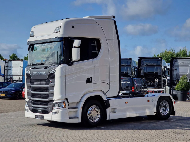 Scania 590S V8 NGS Highline 4x2 - New - Facelift - Full spec - Retarder - Leather - Full air - Τράκτορας: φωτογραφία 3 Scania 590S V8 NGS Highline 4x2 - New - Facelift - Full spec - Retarder - Leather - Full air - Τράκτορας: φωτογραφία 3