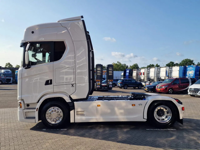 Scania 590S V8 NGS Highline 4x2 - New - Facelift - Full spec - Retarder - Leather - Full air - Τράκτορας: φωτογραφία 4 Scania 590S V8 NGS Highline 4x2 - New - Facelift - Full spec - Retarder - Leather - Full air - Τράκτορας: φωτογραφία 4