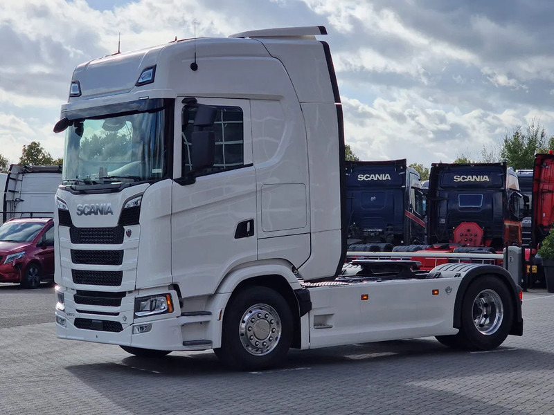 Scania 590S V8 NGS Highline 4x2 - New - Retarder - Leather - Alloy wheels Led - Navi - NEW! - Τράκτορας: φωτογραφία 3 Scania 590S V8 NGS Highline 4x2 - New - Retarder - Leather - Alloy wheels Led - Navi - NEW! - Τράκτορας: φωτογραφία 3
