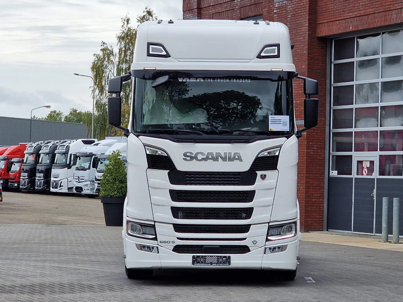Scania 660S V8 NGS Highline 6x2/4 - New - Full spec - Retarder - Night clima - Leather - Led - Alcoa - Τράκτορας: φωτογραφία 2 Scania 660S V8 NGS Highline 6x2/4 - New - Full spec - Retarder - Night clima - Leather - Led - Alcoa - Τράκτορας: φωτογραφία 2