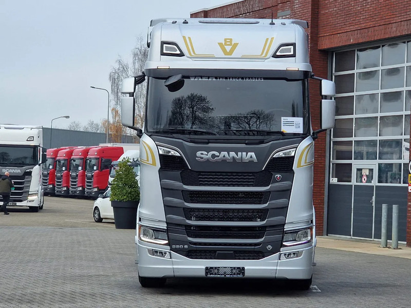 Scania 660S V8 NGS Highline 6x2/4 - New - Full spec - Retarder - Night clima - Led - Leather - Navi - Τράκτορας: φωτογραφία 2 Scania 660S V8 NGS Highline 6x2/4 - New - Full spec - Retarder - Night clima - Led - Leather - Navi - Τράκτορας: φωτογραφία 2