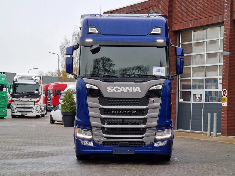 Scania S560 Highline 4x2 - Full spec - Retader - Night clima - Full air - Facelift - 2x tank - Τράκτορας: φωτογραφία 2 Scania S560 Highline 4x2 - Full spec - Retader - Night clima - Full air - Facelift - 2x tank - Τράκτορας: φωτογραφία 2