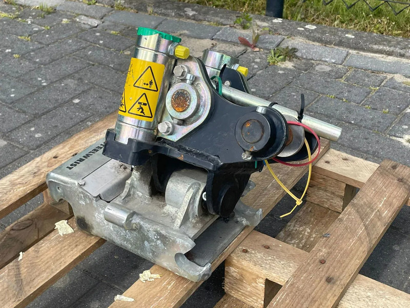 STEELWRIST TMX S30 -180HA | TILT QUICKCOUPLER | TILTING COUPLER | NEW - Σύστημα tiltrotator για Κατασκευή μηχανήματα: φωτογραφία 1 STEELWRIST TMX S30 -180HA | TILT QUICKCOUPLER | TILTING COUPLER | NEW - Σύστημα tiltrotator για Κατασκευή μηχανήματα: φωτογραφία 1