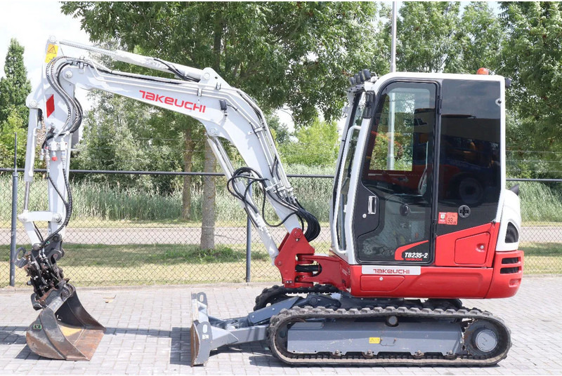Takeuchi TB235-2 | TREE CUTTER | GRAB | TILT + 5 ATTACHMENTS - Μίνι εκσκαφέας: φωτογραφία 3 Takeuchi TB235-2 | TREE CUTTER | GRAB | TILT + 5 ATTACHMENTS - Μίνι εκσκαφέας: φωτογραφία 3