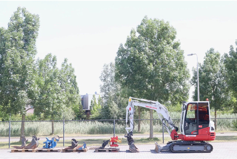 Takeuchi TB235-2 | TREE CUTTER | GRAB | TILT + 5 ATTACHMENTS - Μίνι εκσκαφέας: φωτογραφία 1 Takeuchi TB235-2 | TREE CUTTER | GRAB | TILT + 5 ATTACHMENTS - Μίνι εκσκαφέας: φωτογραφία 1