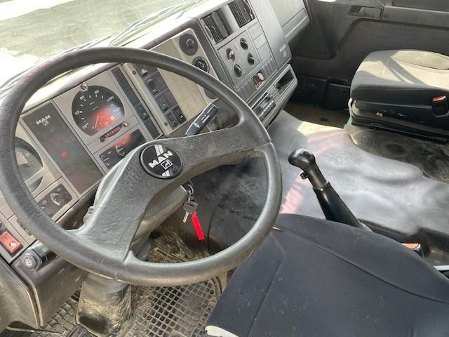 Interior photo 1: Φορτηγό ανατρεπόμενο, Φορτηγό με γερανό MAN 19.293