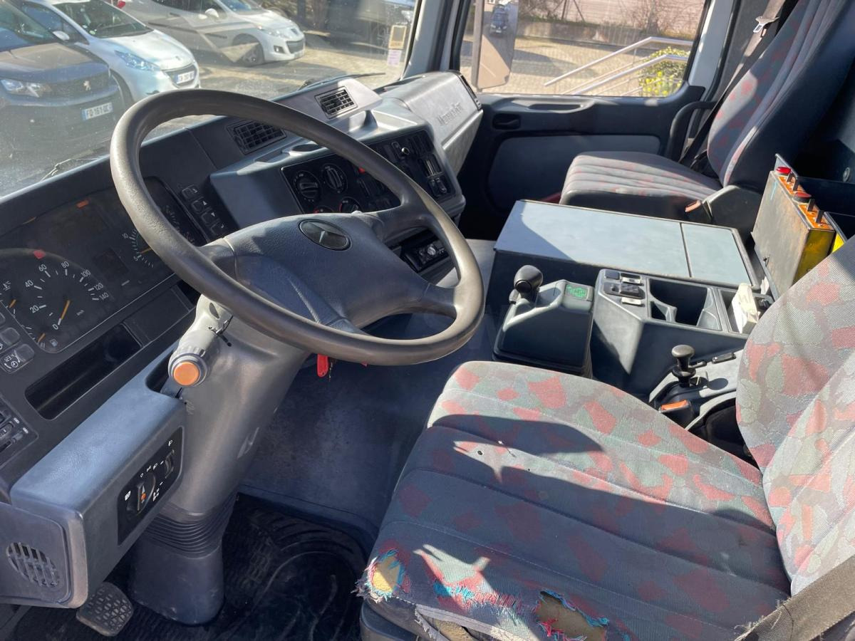 Interior photo 3: Φορτηγό φόρτωσης γάντζου Mercedes Actros 2631