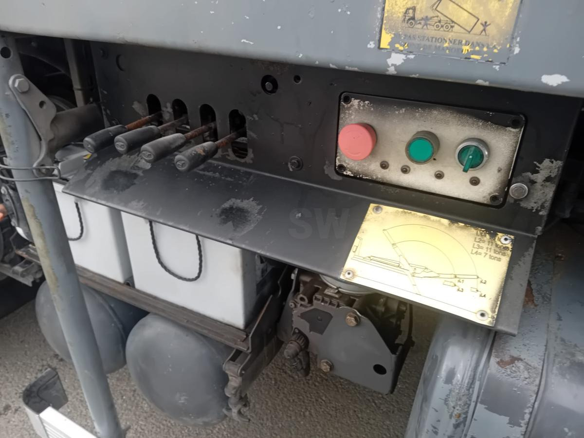 Renault Kerax 430 DXI - Φορτηγό καδοφόρος φορτωτής: φωτογραφία 5 Renault Kerax 430 DXI - Φορτηγό καδοφόρος φορτωτής: φωτογραφία 5