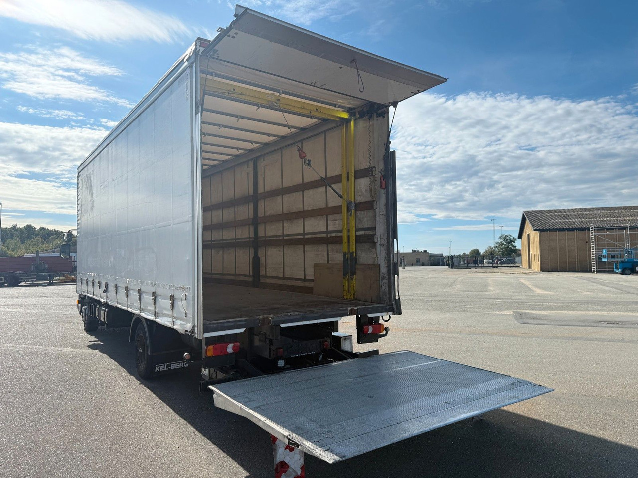 DAF LF 45 /220 4x2 Curtainsider and Taillift Euro 6 - Φορτηγό μουσαμάς: φωτογραφία 5 DAF LF 45 /220 4x2 Curtainsider and Taillift Euro 6 - Φορτηγό μουσαμάς: φωτογραφία 5