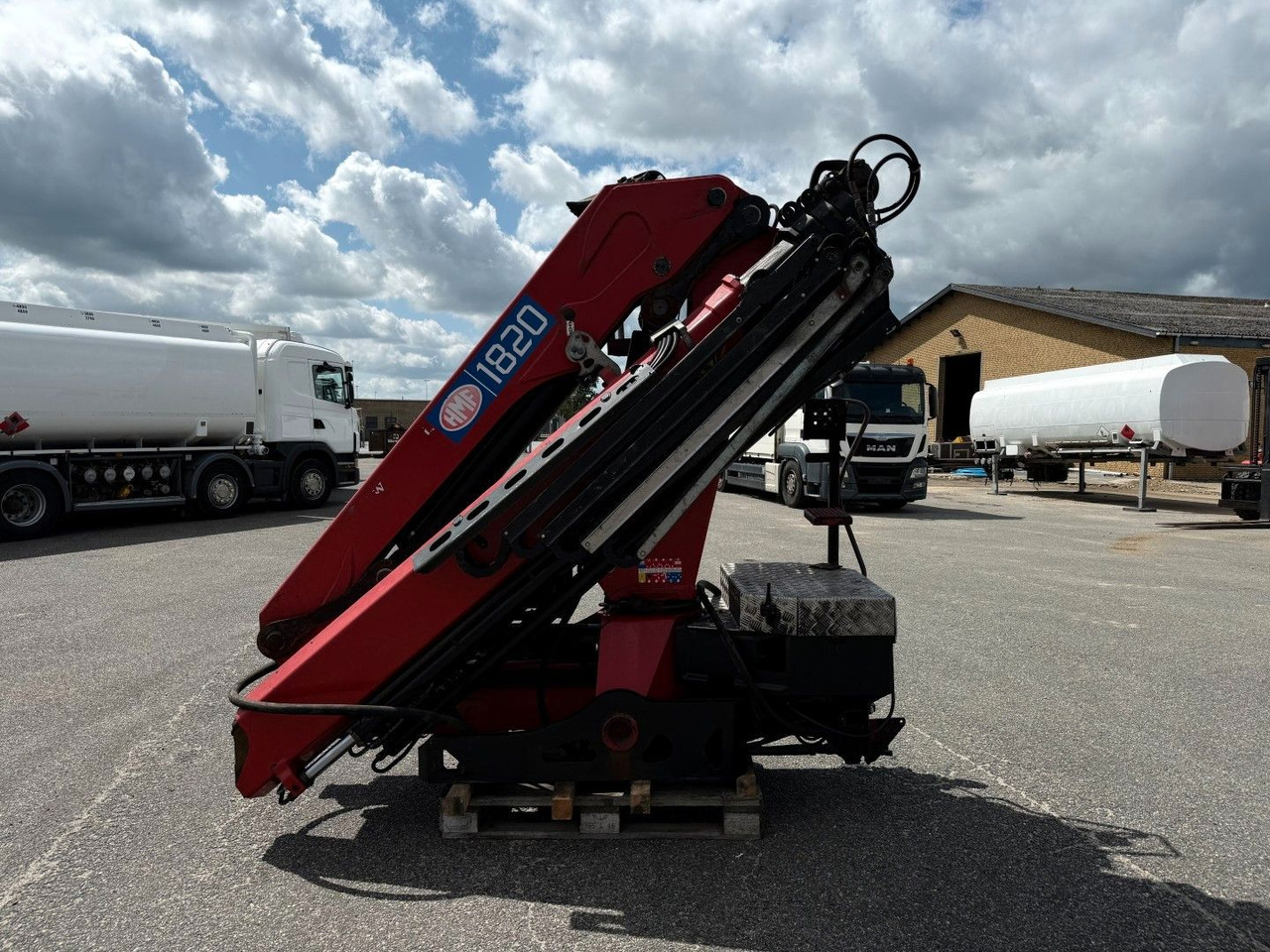 HMF 1820 K4 Remote control / Kran / Crane - Φορτηγό με γερανό: φωτογραφία 4 HMF 1820 K4 Remote control / Kran / Crane - Φορτηγό με γερανό: φωτογραφία 4