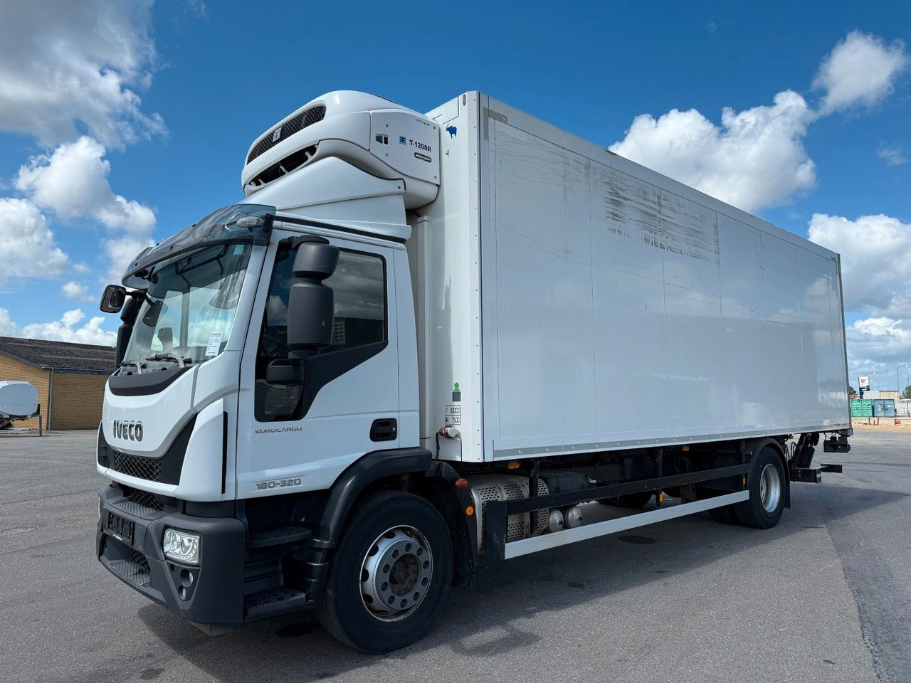 Iveco 180E32 4x2 Schmitz / Thermo King T-1200R Spectru Iveco 180E32 4x2 Schmitz / Thermo King T-1200R Spectru - Φορτηγό ψυγείο: φωτογραφία 1 Iveco 180E32 4x2 Schmitz / Thermo King T-1200R Spectru Iveco 180E32 4x2 Schmitz / Thermo King T-1200R Spectru - Φορτηγό ψυγείο: φωτογραφία 1