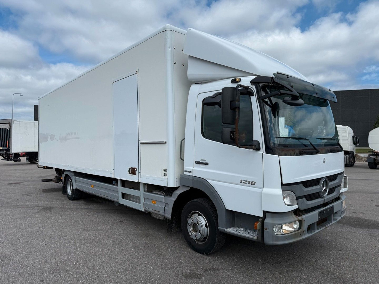 Mercedes-Benz Atego 1218 4x2 Euro 5 8,0 m. koffer - Φορτηγό κόφα: φωτογραφία 2 Mercedes-Benz Atego 1218 4x2 Euro 5 8,0 m. koffer - Φορτηγό κόφα: φωτογραφία 2