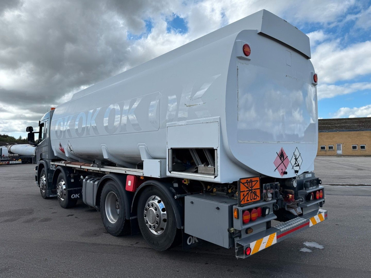 Scania P400 8x2*6 HMK Bilcon 24.000 l. ADR Euro 5 - Φορτηγό βυτιοφόρο: φωτογραφία 4 Scania P400 8x2*6 HMK Bilcon 24.000 l. ADR Euro 5 - Φορτηγό βυτιοφόρο: φωτογραφία 4