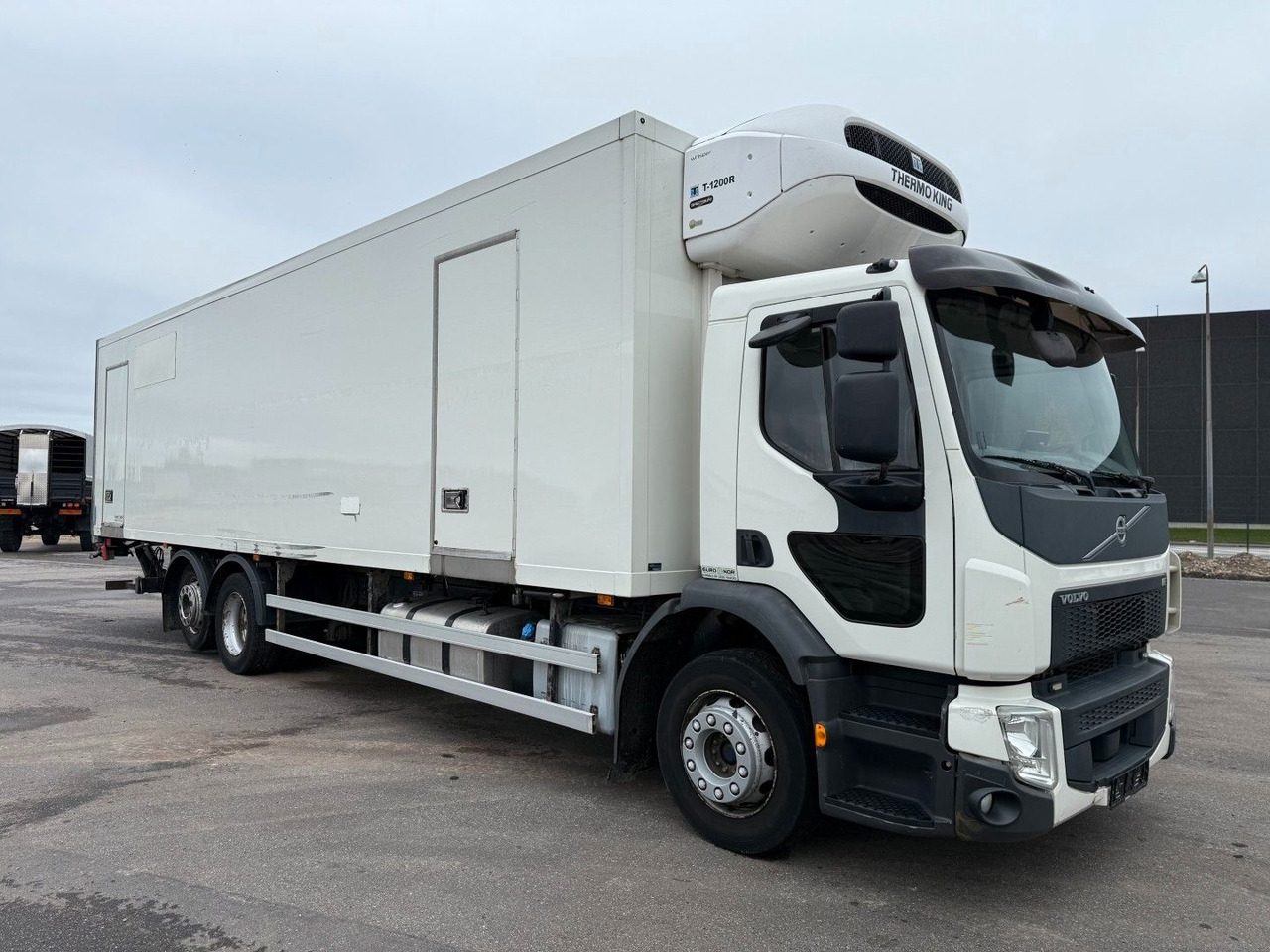 Volvo FE320 6x2*4 TK T1200-R Spectrum 9,80 m. koffer - Φορτηγό ψυγείο: φωτογραφία 2 Volvo FE320 6x2*4 TK T1200-R Spectrum 9,80 m. koffer - Φορτηγό ψυγείο: φωτογραφία 2