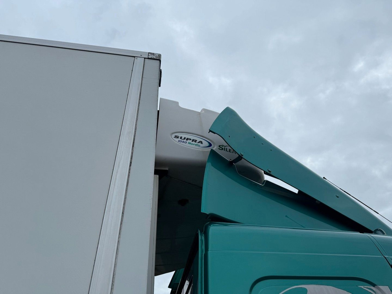 Φορτηγό ψυγείο Volvo FM330 6x2*4 Carrier Supra 1050 Nordic: φωτογραφία 9