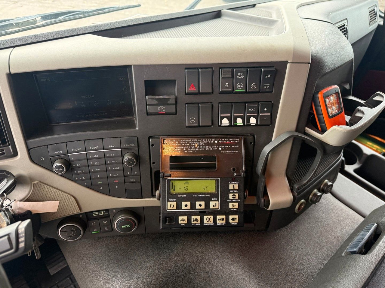 Φορτηγό ψυγείο Volvo FM330 6x2*4 Carrier Supra 1050 Nordic: φωτογραφία 15