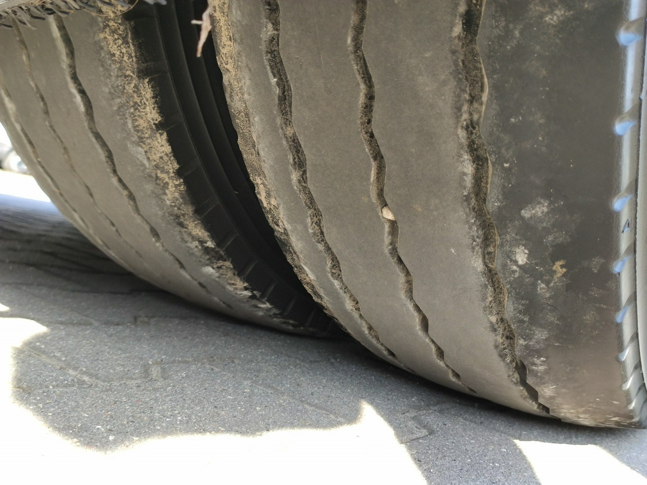 Επικαθήμενο με χαμηλό δάπεδο EMTECH Ład-33.3 tony 3osie Tylna oś skrętna Przednia Podnoszona: φωτογραφία 13 Επικαθήμενο με χαμηλό δάπεδο EMTECH Ład-33.3 tony 3osie Tylna oś skrętna Przednia Podnoszona: φωτογραφία 13