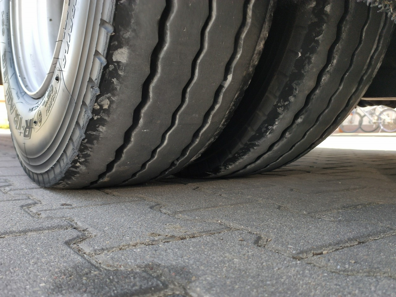 Επικαθήμενο με χαμηλό δάπεδο EMTECH Ład-33.3 tony 3osie Tylna oś skrętna Przednia Podnoszona: φωτογραφία 27 Επικαθήμενο με χαμηλό δάπεδο EMTECH Ład-33.3 tony 3osie Tylna oś skrętna Przednia Podnoszona: φωτογραφία 27