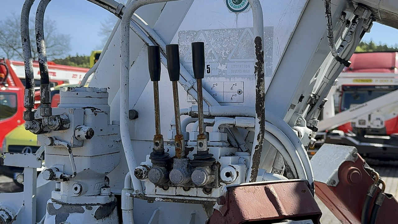 Φορτηγό με εναέρια πλατφόρμα Iveco Daily: φωτογραφία 10 Φορτηγό με εναέρια πλατφόρμα Iveco Daily: φωτογραφία 10